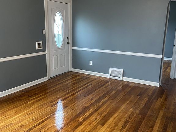 2nd image of 12216 Worthington Ave