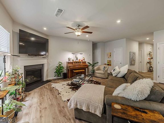 3rd image of 671 Pineberry Ct