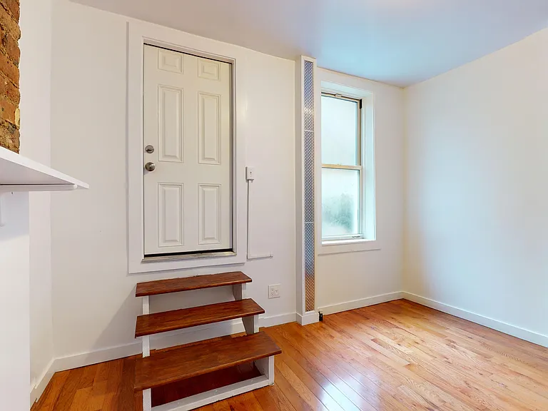 125 E 7th St #2W — Photo 9