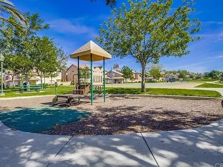 9 Skyflower Ln — Photo 18