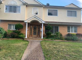 1513 Bowe Rd, Valley Stream, NY 11580