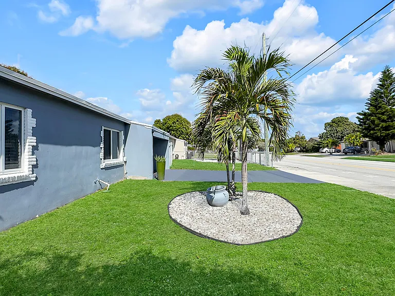3331 Lake Ave — Photo 24