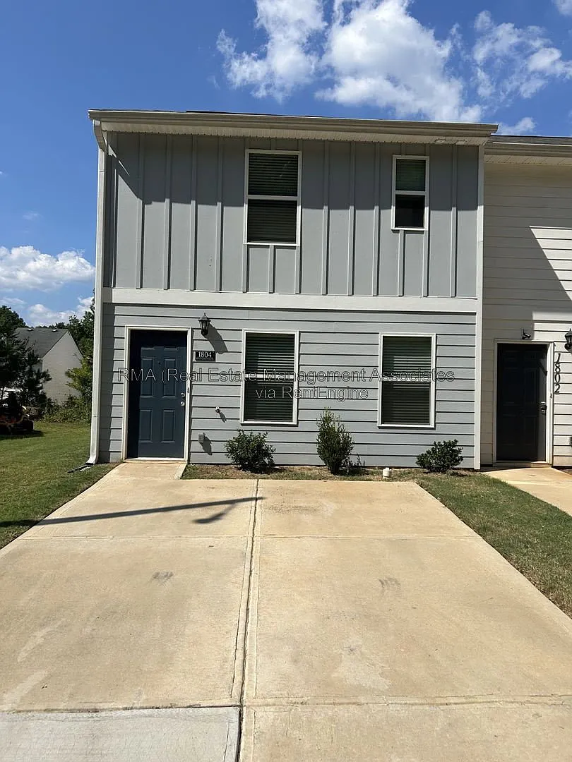 3 bed, 2.5 bath, 1240 sqft, $1,600 — Photo 1