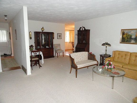 2nd image of 1243 Crescent Dr