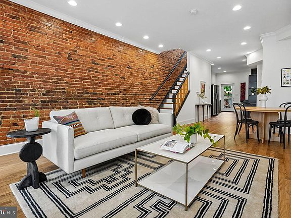 3rd image of 720 L St NE