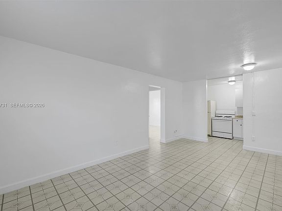 5th image of 126 SW 18th Ave #4