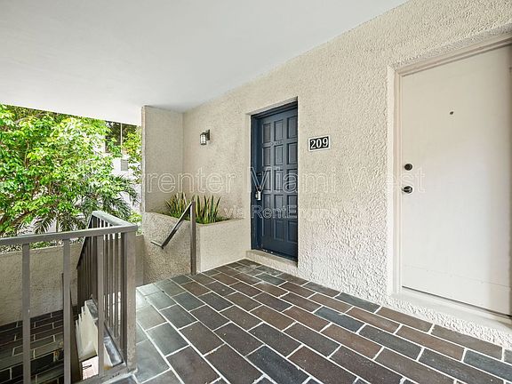 4th image of 2666 Tigertail Ave APT 209