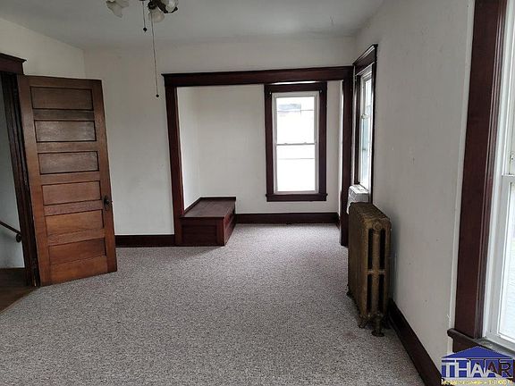 3rd image of 909 S 5th St
