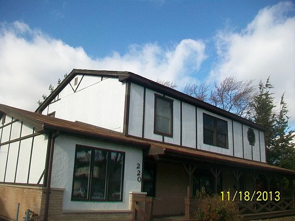 3rd image of 220 Bradley Ln
