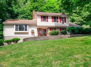 24 Camelot Dr, West Milford, NJ 07480
