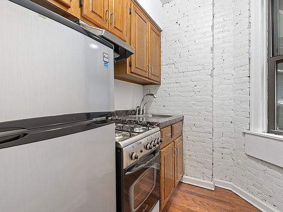 4th image of 433 W 54th St APT 12