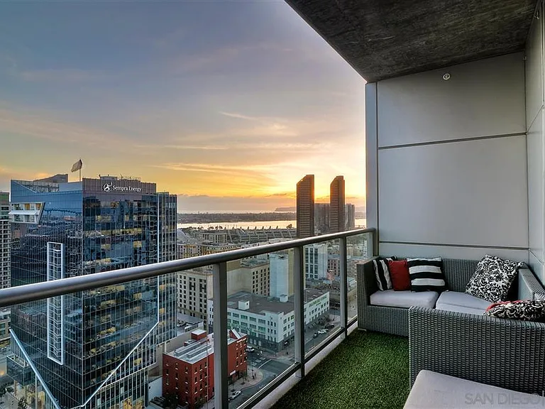 800 The Mark Ln #2307 — Photo 4