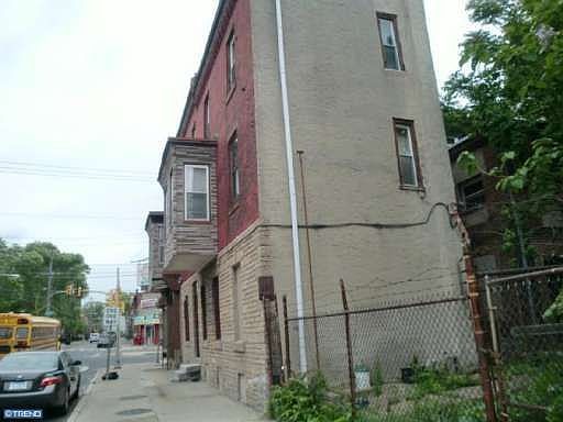 3rd image of 2450 W Montgomery Ave