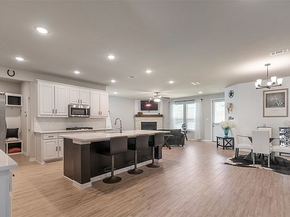 3rd image of 1412 Whitetail Ln