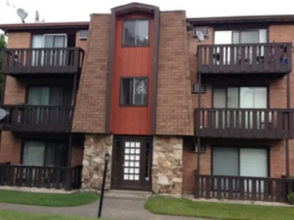 629 W 65th St APT 6, Westmont, IL 60559