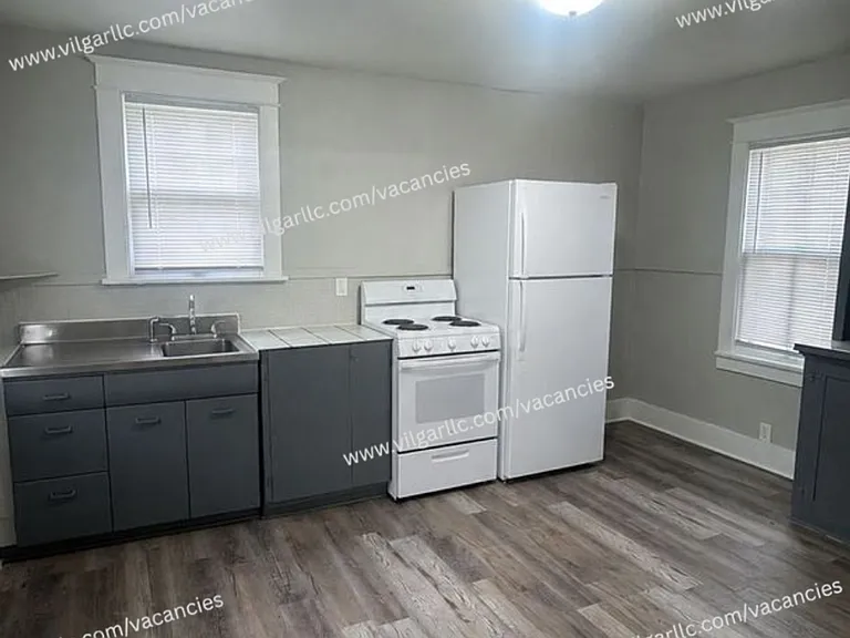 109 Columbia St — Photo 4