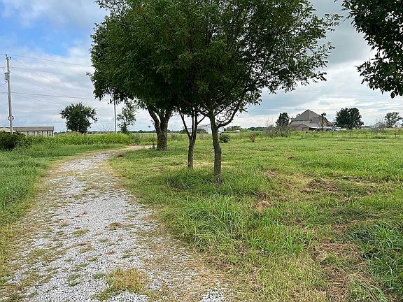 5th image of 7685 Ferguson Rd