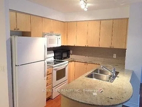 763 Bay St #809 — Photo 6