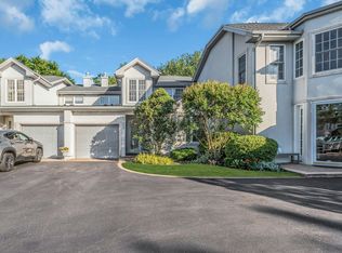 698 Balfour Pl, Melville, NY 11747
