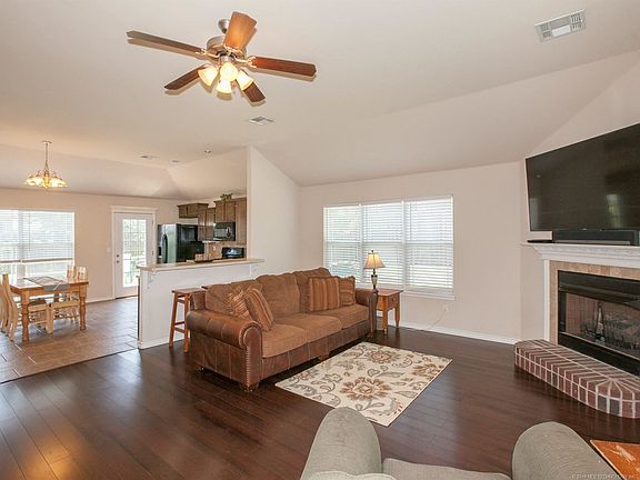 5th image of 7980 Liberty Bell Ln