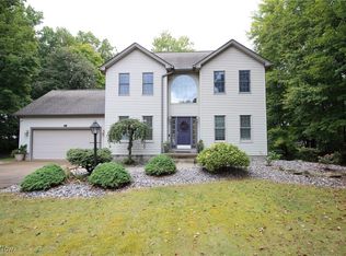 527 Creekside Dr, Hubbard, OH