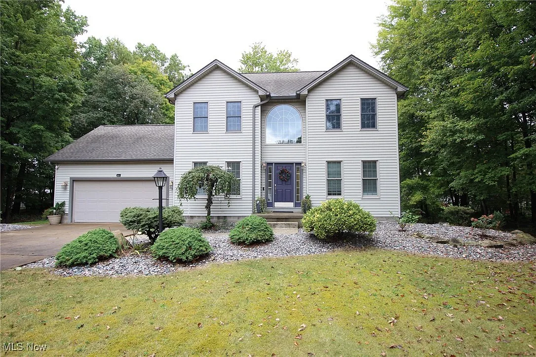 527 Creekside Dr photo 1