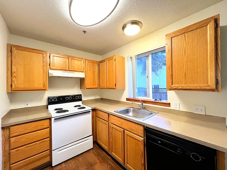 Pleasant Ridge Apartments — Photo 39