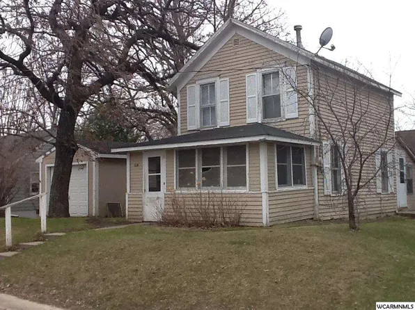 104 Central Ave E, New London, MN 56273