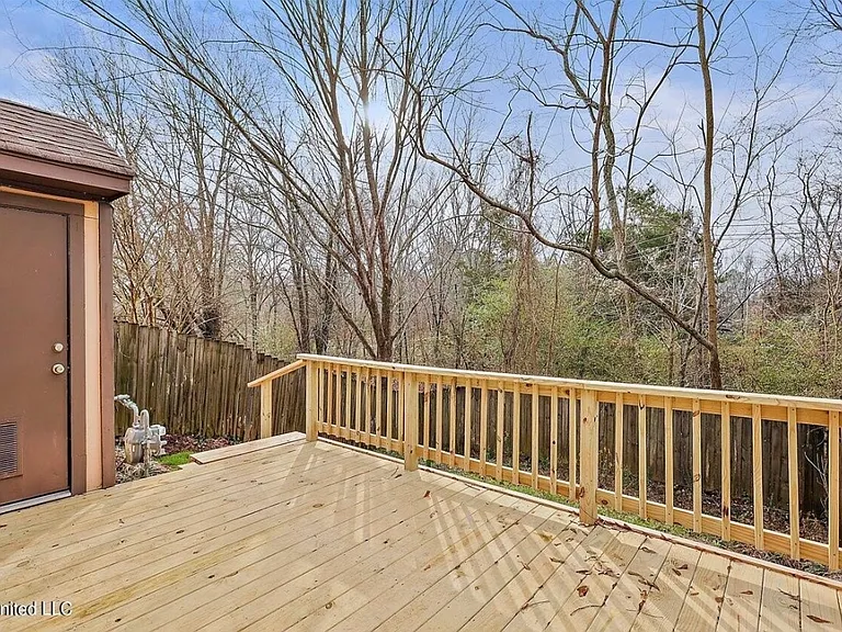 113 Amberwood Dr — Photo 22