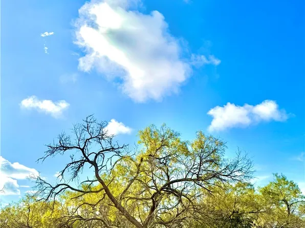 6052 Tenny Creek Rd, Luling, TX 78648