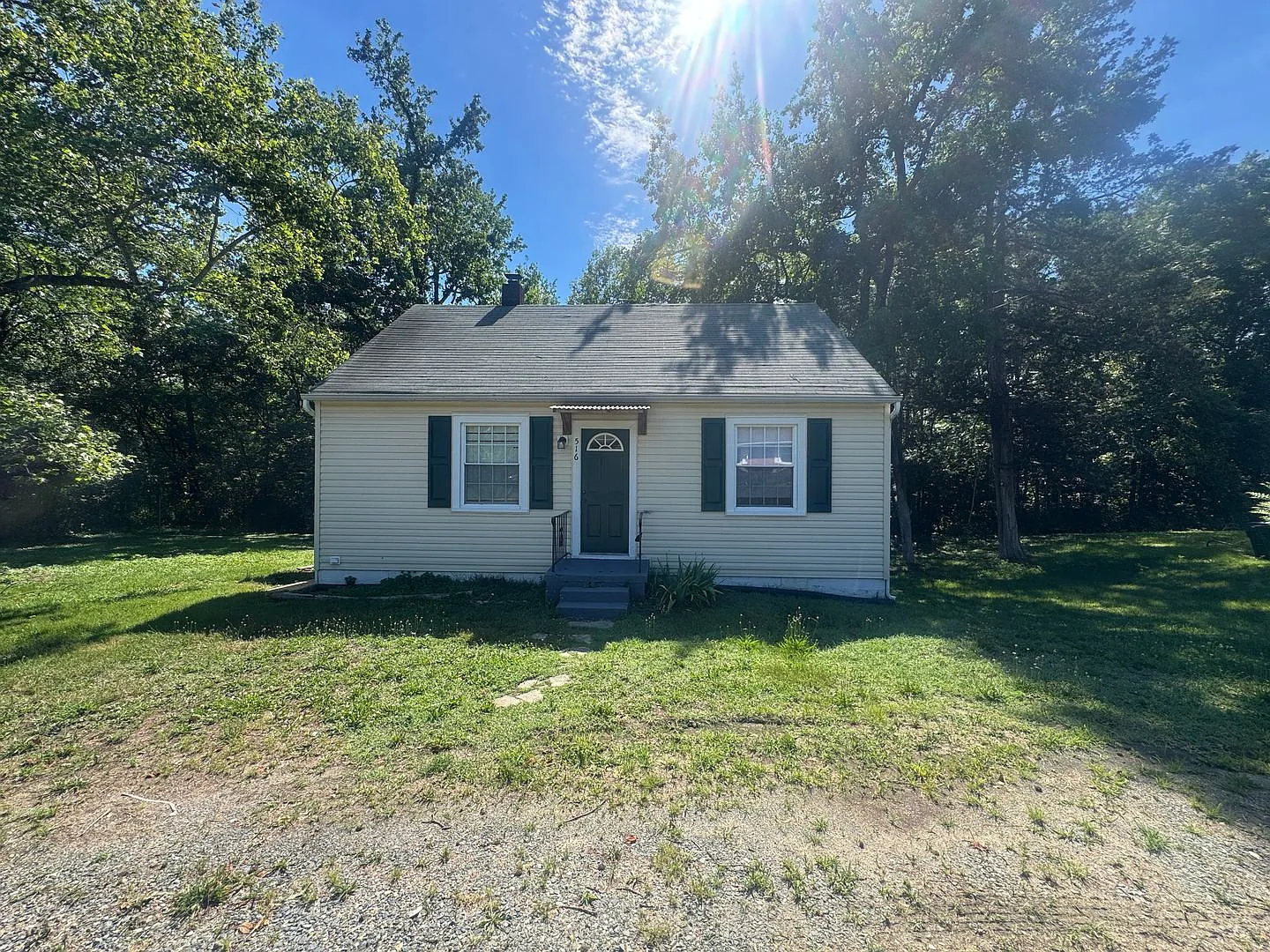 Minutes To Downtown Fredericksburg - 2 Bedroom Cottage — Photo 2