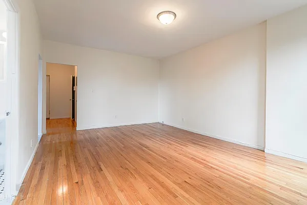 Rented by Hillel Realty Group | media 19