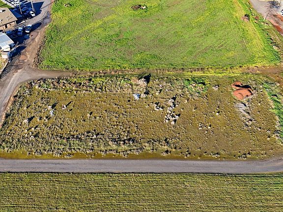 2nd image of E Airport Rd