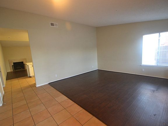 2nd image of 556 Sonoma Ct