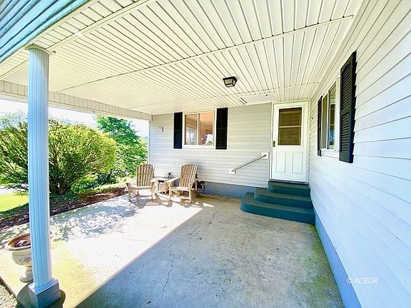 3rd image of 1009 Bulaville Pike