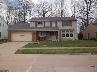 2758 Kingsbury Dr, Rocky River, OH 44116