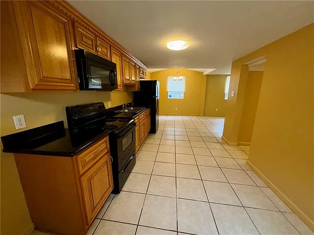 1 bed, 1.0 bath, 670 sqft, $1,200 — Photo 2