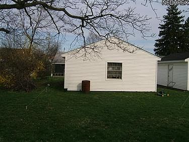 3rd image of 136 Lee Ave
