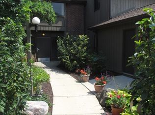 2S641 Enrico Fermi Ct #15-B, Warrenville, IL 60555