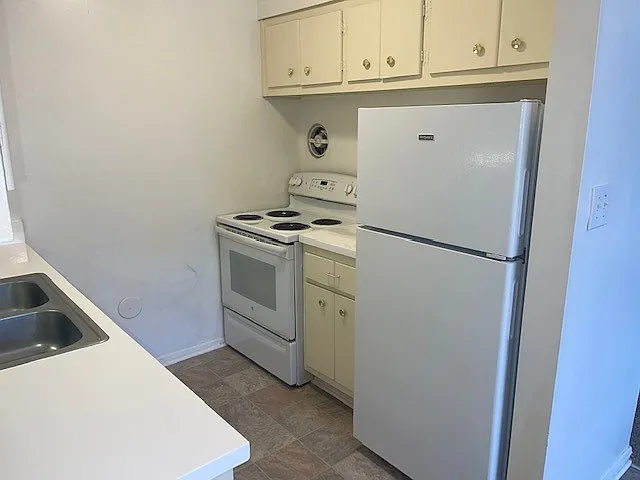 Webster Court Apartments — Photo 11