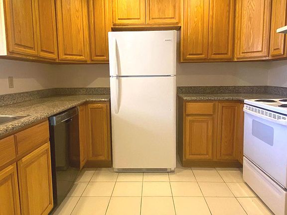 2nd image of 10327 Alpine Dr Unit B