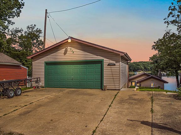 3rd image of 278 Carpenter Cove Dr