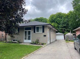 30 Oakridge Dr, Toronto, ON M1M 2A4