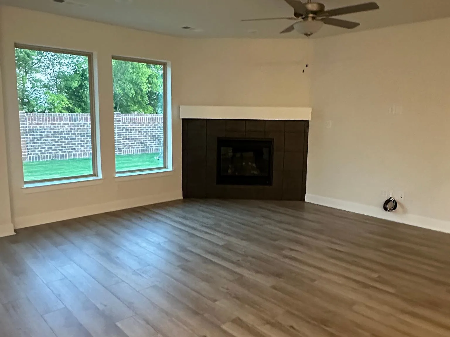5 bed, 3299 sqft, $3,300 — Photo 2
