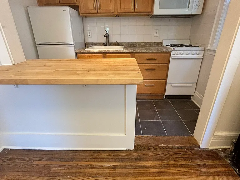 537 W Ferry St #3 — Photo 3