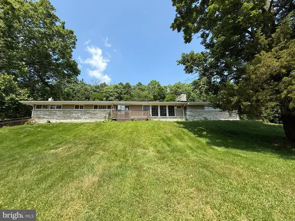 7697 Hedgesville Rd, Hedgesville, WV 25427