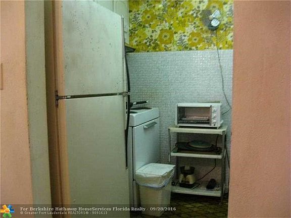 5th image of 2160 NE 56th Ct APT 108