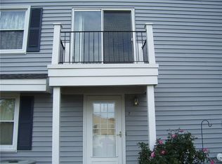 7 Falcon Ln E, Fairport, NY 14450