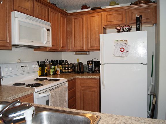 3rd image of 6102 NE 79th Ave