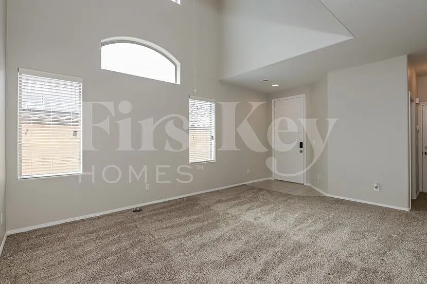 5 bed, 2.5 bath, 2122 sqft, $2,650 — Photo 3
